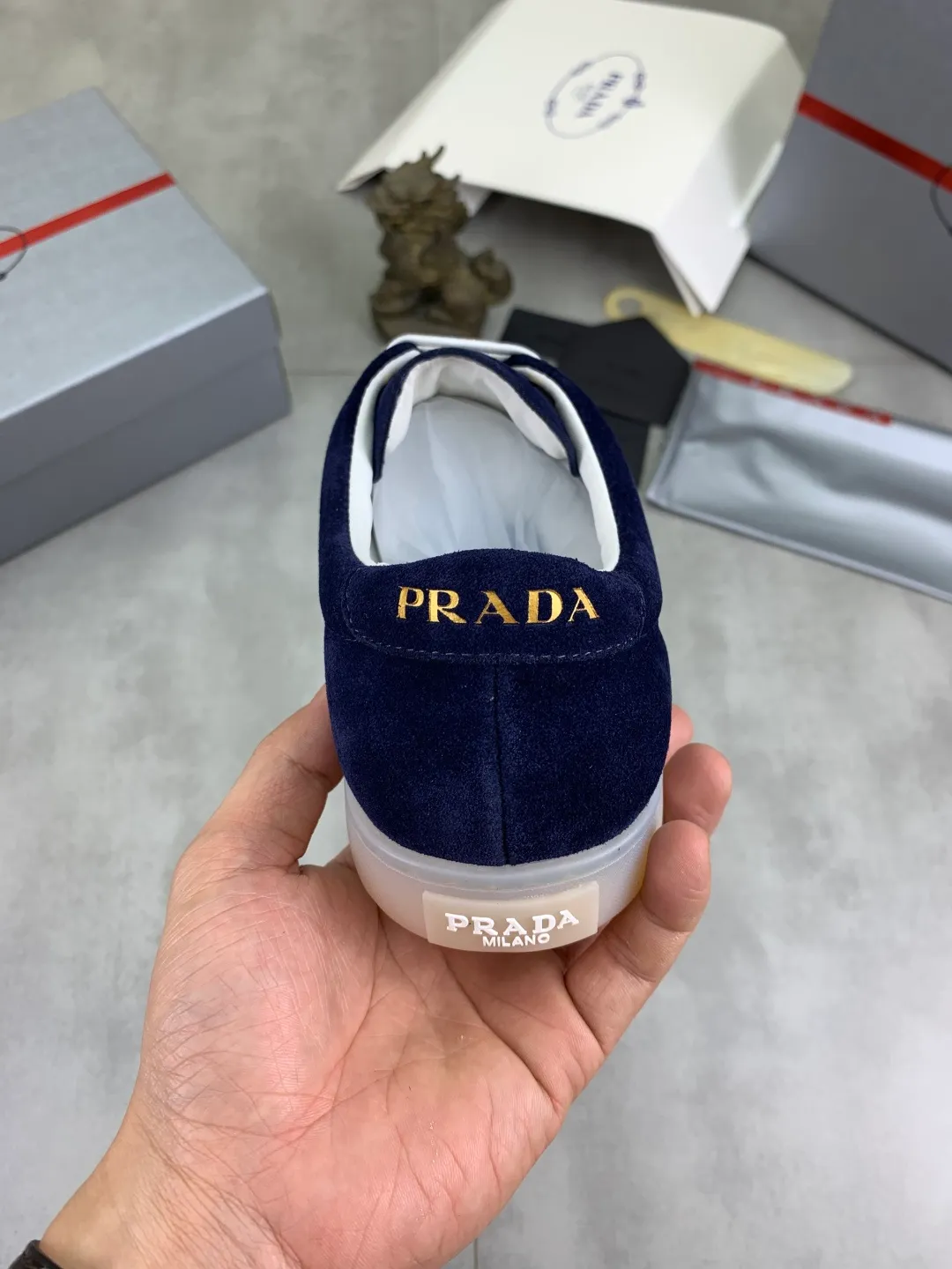 Men's shoes 💰P540💰【New model】The hot model is on the official website, 🆘 The trendy brand (Prada) mainly promotes the hot model, the avant-garde and versatile fashion men's shoes are privately modeled, the cowhide surface is spliced 1:1.. The fashion is simple, the original imported cowhide lining and the cowhide feet; the atmosphere and personality are more fashionable, eye-catching and pursuing class. It will subvert the old idea and be a must-have for fashion trendsetters with you! Must keep it for yourself! Tall and comfortable, large and low, high-end quality workmanship. Size: 38-45; 3️⃣colors available.